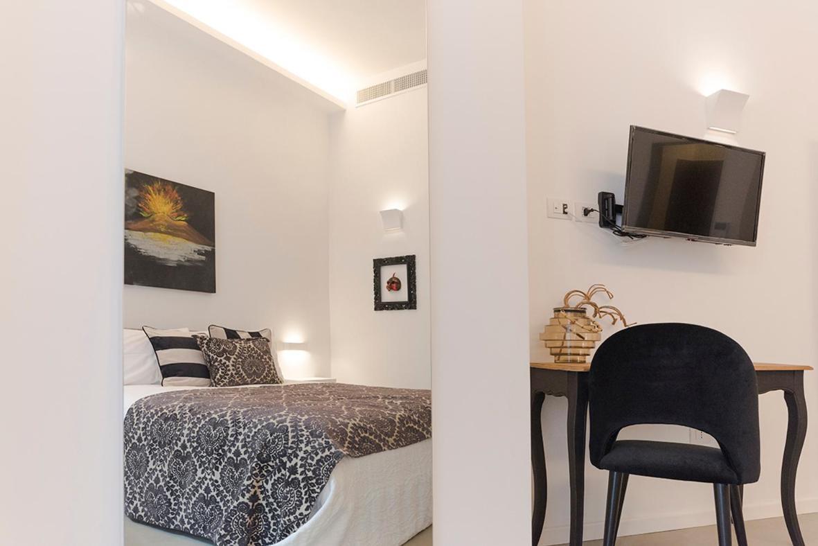 A Misura Duomo Rooms & Apartment - Ls Accommodations 那不勒斯 外观 照片